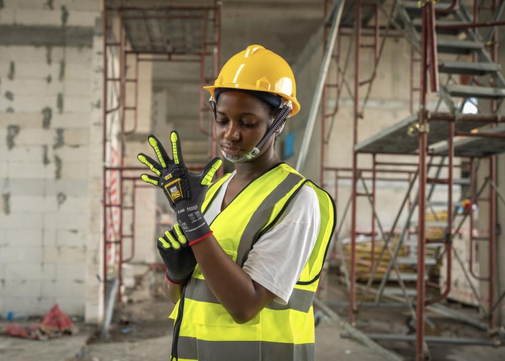 Professionnelle du BTP sur chantier